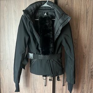 GSOU SNOW Women's Black Ski Jacket